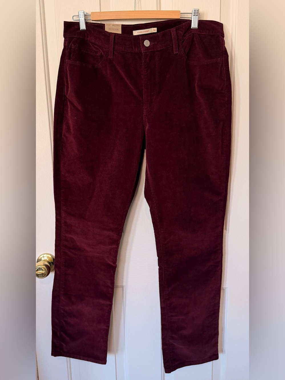 Levi's Women's Straight Leg Corduroy Pants in Deep Burgundy- 16 medium